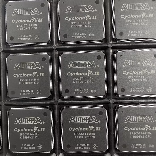 Circuit intégré logique programmable Fpga 163 E/S 256cabga Lifcl-40-9bg256c